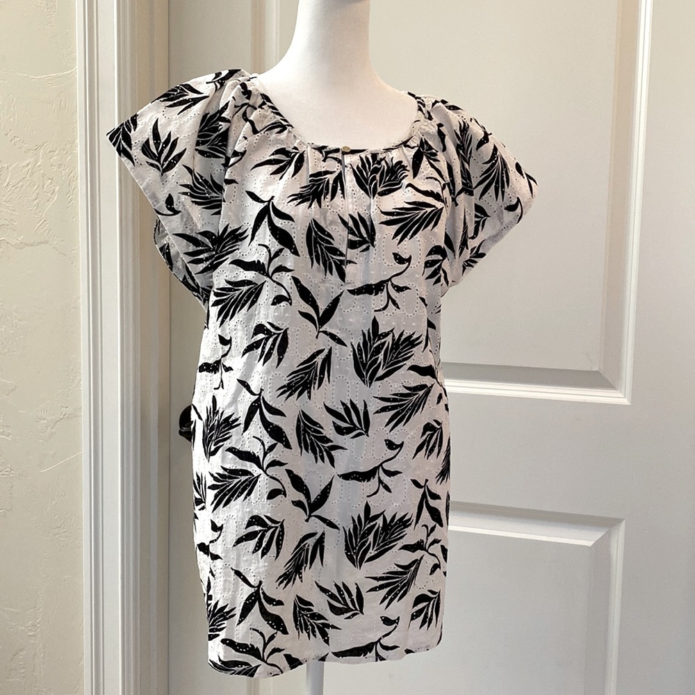NWT- Loft black and white leaves short sleeve blouse, Size XXL- plus size